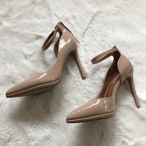 Steve Madden Hartley nude patent leather heels
